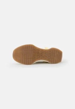 Marco Tozzi Sneakers Laag - Sun Comb 10 Marco Tozzi Sneakers Laag - Sun Comb -Clothing store 0d273ff7fd2d4737a4e08ffcb8c5d3bd