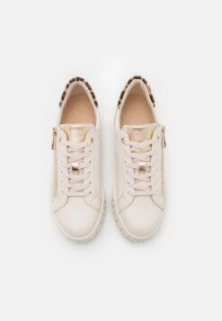 Marco Tozzi Sneakers Laag - Cream 11 Marco Tozzi Sneakers Laag - Cream -Clothing store 1b065693108c42c1973add6d3c217917
