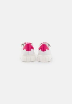 Marco Tozzi Sneakers Laag - White/Pink 9 Marco Tozzi Sneakers Laag - White/Pink -Clothing store 2c601c0c712a4232a93f3c42a699a37d