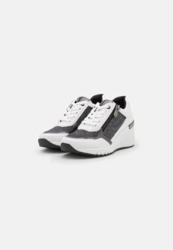 Marco Tozzi Sneakers Laag - White/Black Comb 8 Marco Tozzi Sneakers Laag - White/Black Comb -Clothing store 2f759586028d4a64ba9c885b851eb447