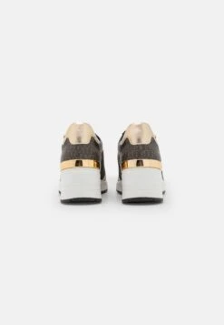 Marco Tozzi Sneakers Laag - Black/Gold-Coloured 9 Marco Tozzi Sneakers Laag - Black/Gold-Coloured -Clothing store 519376a5e7ba4e459a4c9534fe69692a