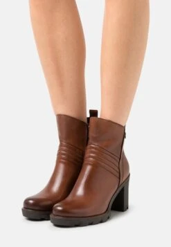 Clothing store 15 Marco Tozzi By Guido Maria Kretschmer - Korte Laarzen - Cognac