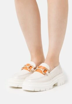 Marco Tozzi By Guido Maria Kretschmer - Instappers - Cream