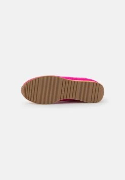 Marco Tozzi Sneakers Laag - Pink Comb 10 Marco Tozzi Sneakers Laag - Pink Comb -Clothing store 6e3384932cd74425b7b9ea9235a1a85b