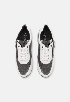 Marco Tozzi Sneakers Laag - White/Black Comb 11 Marco Tozzi Sneakers Laag - White/Black Comb -Clothing store 71b34a01256e4f4486fda68e91f61e96