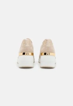 Marco Tozzi Sneakers Laag - Dune 9 Marco Tozzi Sneakers Laag - Dune -Clothing store 824ffb5843d344308f48864c9f378258