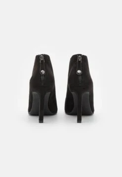 Marco Tozzi Klassieke Pumps - Black 9 Marco Tozzi Klassieke Pumps - Black -Clothing store b4f1a222183a452c9e1a369d43fb2154