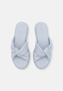 Marco Tozzi Pantoffels - Polar 11 Marco Tozzi Pantoffels - Polar -Clothing store c6653c91cd9c4b89886cc2e660b602e3