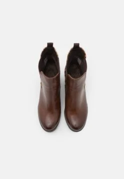 Marco Tozzi Enkellaarsjes Met Plateauzool - Chestnut 11 Marco Tozzi Enkellaarsjes Met Plateauzool - Chestnut -Clothing store eec5981727f345b6aa43d5d51b649e6f