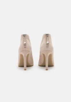 Marco Tozzi Klassieke Pumps - Dune 9 Marco Tozzi Klassieke Pumps - Dune -Clothing store eedeee39a9c24f1287b43b10d4cf45f0