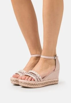 Marco Tozzi By Guido Maria Kretschmer - Sandalen Met Sleehak - Powder