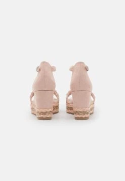 Marco Tozzi By Guido Maria Kretschmer - Sandalen Met Sleehak - Powder -Clothing store f8fcc13e97b5448cb976c7e9a7964161